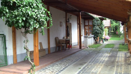 Rodinný dom s 13,4á pozemkom a ovocným sadom, Trávnica, cena: DOHODOU